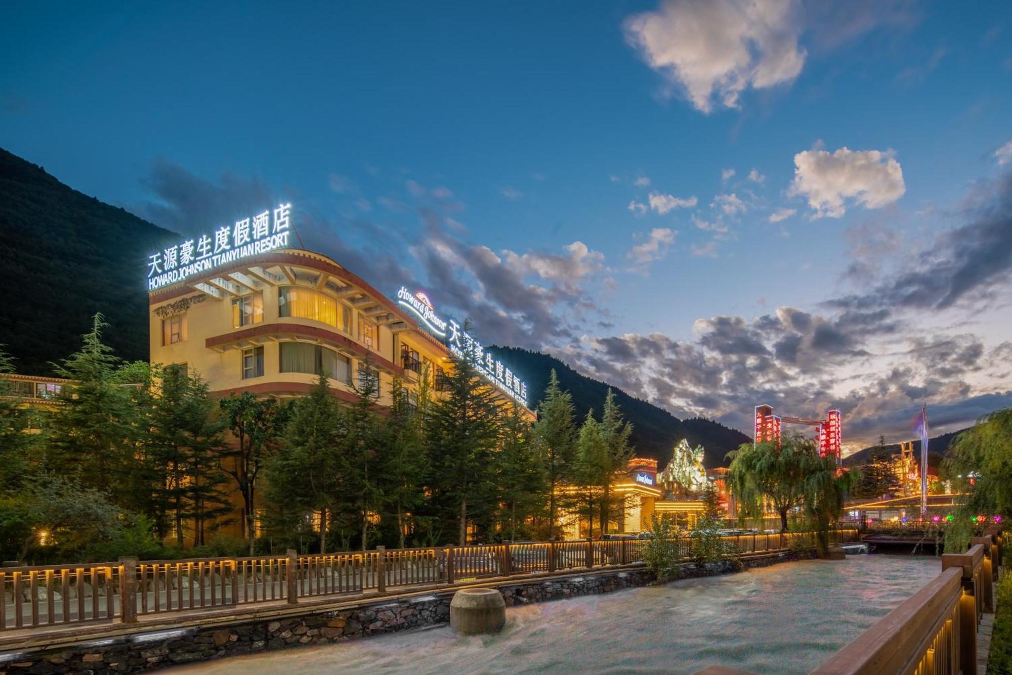 Howard Johnson Tian Yuan Jiuzhaigou Exterior foto